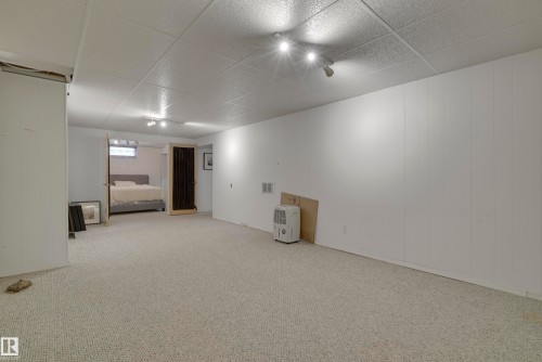 6208 149 Avenue, Edmonton, AB - Indoor