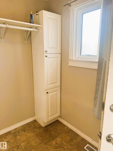 4531 47 Street, Rural Lac Ste. Anne County, AB - Indoor