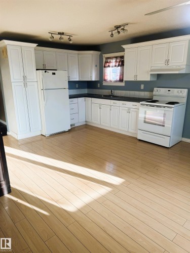 4531 47 Street, Rural Lac Ste. Anne County, AB - Indoor Photo Showing Kitchen