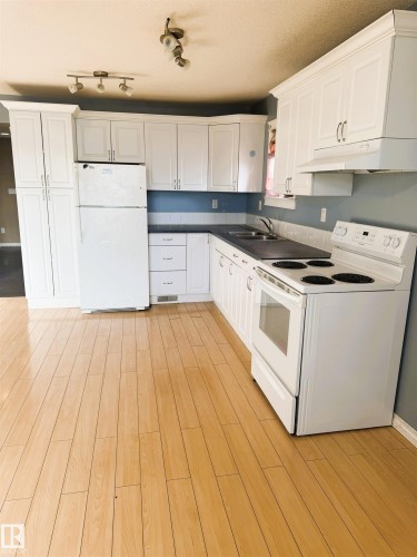 4531 47 Street, Rural Lac Ste. Anne County, AB - Indoor Photo Showing Kitchen With Double Sink