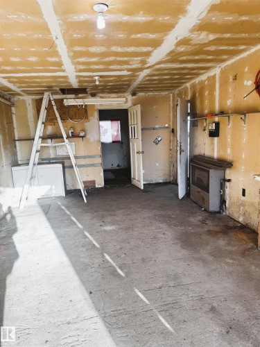 4531 47 Street, Rural Lac Ste. Anne County, AB - Indoor Photo Showing Garage
