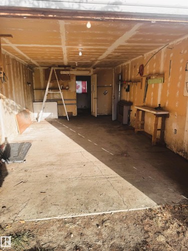 4531 47 Street, Rural Lac Ste. Anne County, AB - Indoor Photo Showing Garage
