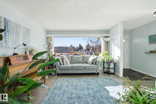 10657 St Gabriel School Road, Edmonton, AB - Indoor Photo Showing Living Room
