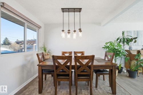 10657 St Gabriel School Road, Edmonton, AB - Indoor Photo Showing Dining Room