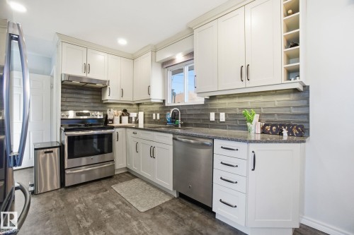 10657 St Gabriel School Road, Edmonton, AB - Indoor Photo Showing Kitchen