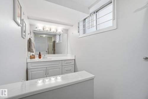 10657 St Gabriel School Road, Edmonton, AB - Indoor Photo Showing Bathroom