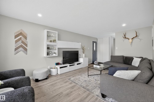 7719 71 Avenue, Edmonton, AB - Indoor Photo Showing Living Room
