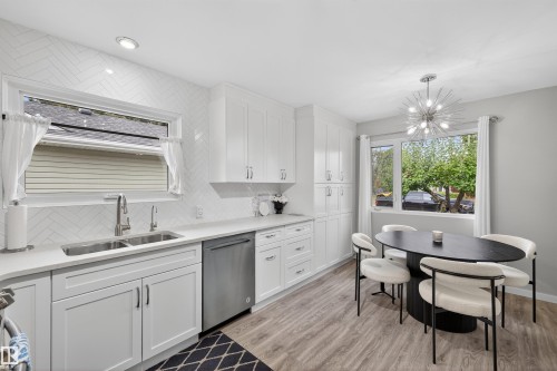 7719 71 Avenue, Edmonton, AB - Indoor Photo Showing Other Room