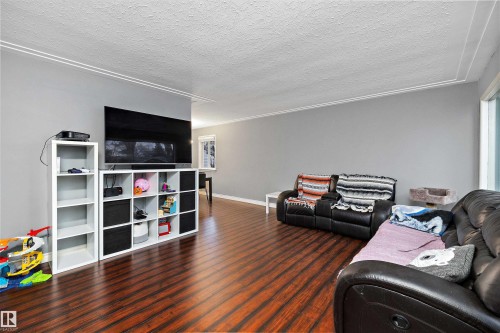 12039 52 Street, Edmonton, AB - Indoor