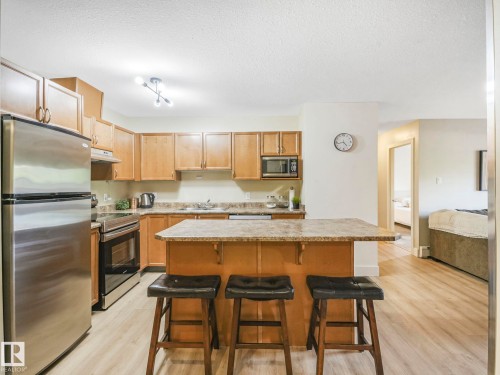 102 9715 110 Street  Edmonton, AB T5K 2M1