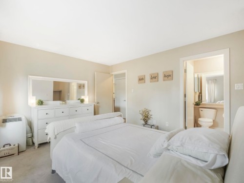 102 9715 110 Street, Edmonton, AB - Indoor Photo Showing Bedroom