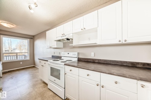 12 Graywood Terrace, Stony Plain, AB - Indoor Photo Showing Kitchen