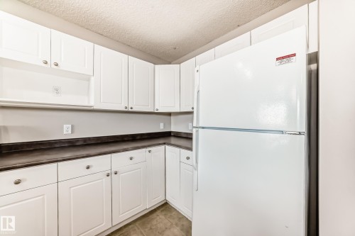 12 Graywood Terrace, Stony Plain, AB - Indoor Photo Showing Kitchen