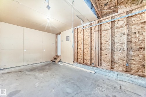 12 Graywood Terrace, Stony Plain, AB - Indoor Photo Showing Garage