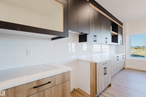 339 Munn Way, Leduc, AB - Indoor Photo Showing Kitchen
