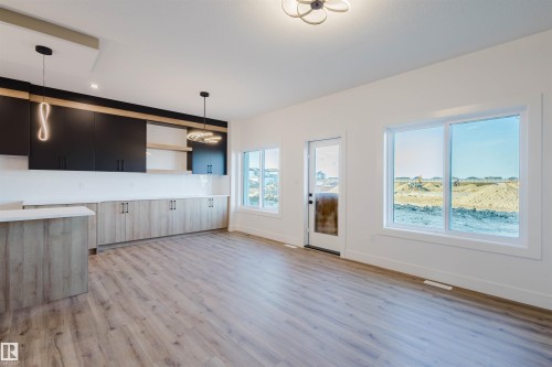 339 Munn Way, Leduc, AB - Indoor Photo Showing Kitchen