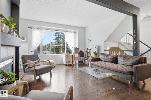 17 9935 167 Street, Edmonton, AB - Indoor Photo Showing Living Room