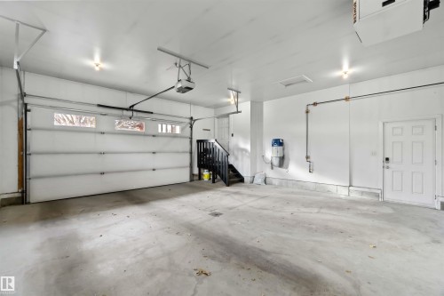 4 Grenfell Avenue, St. Albert, AB - Indoor Photo Showing Garage