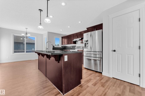 1807 52 Street, Edmonton, AB - Indoor Photo Showing Kitchen