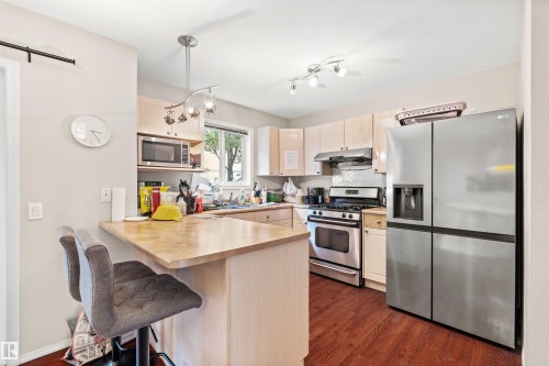 10516 108 Avenue, Edmonton, AB - Indoor Photo Showing Kitchen