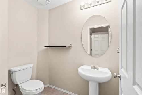 10516 108 Avenue, Edmonton, AB - Indoor Photo Showing Bathroom