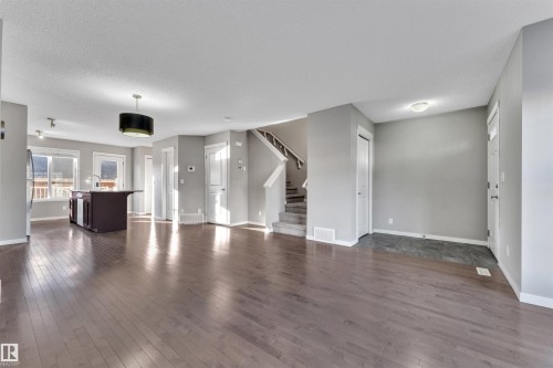 5239 20 Avenue, Edmonton, AB - Indoor Photo Showing Other Room