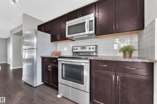 5239 20 Avenue, Edmonton, AB - Indoor Photo Showing Kitchen