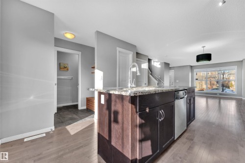 5239 20 Avenue, Edmonton, AB - Indoor Photo Showing Kitchen With Upgraded Kitchen