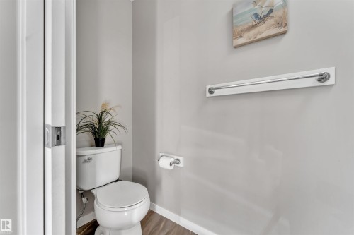 5239 20 Avenue, Edmonton, AB - Indoor Photo Showing Bathroom