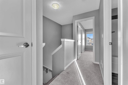 5239 20 Avenue, Edmonton, AB - Indoor Photo Showing Other Room