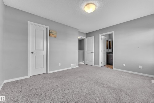 5239 20 Avenue, Edmonton, AB - Indoor Photo Showing Other Room