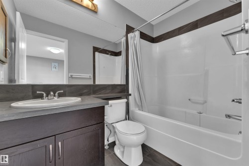 5239 20 Avenue, Edmonton, AB - Indoor Photo Showing Bathroom