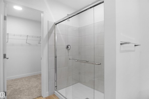 7227 182 Avenue, Edmonton, AB - Indoor Photo Showing Bathroom