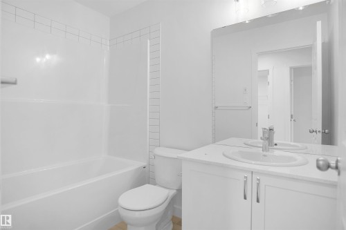 7227 182 Avenue, Edmonton, AB - Indoor Photo Showing Bathroom