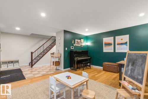 6815 11 Avenue, Edmonton, AB - Indoor Photo Showing Living Room
