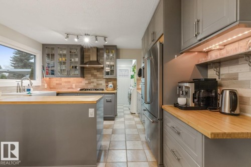 6815 11 Avenue, Edmonton, AB - Indoor Photo Showing Kitchen With Upgraded Kitchen