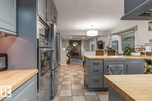 6815 11 Avenue, Edmonton, AB - Indoor Photo Showing Kitchen