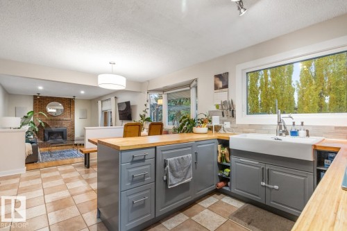 6815 11 Avenue, Edmonton, AB - Indoor With Fireplace