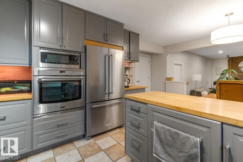 6815 11 Avenue, Edmonton, AB - Indoor Photo Showing Kitchen