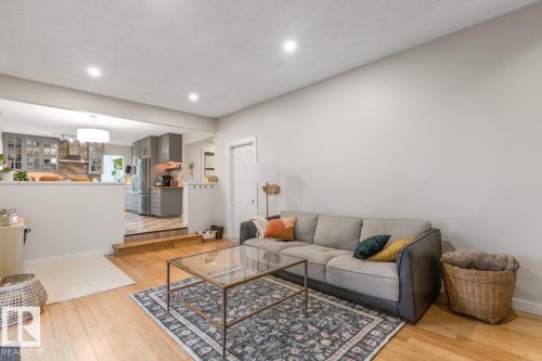 6815 11 Avenue, Edmonton, AB - Indoor Photo Showing Living Room