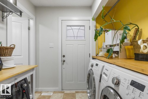 6815 11 Avenue, Edmonton, AB - Indoor Photo Showing Laundry Room