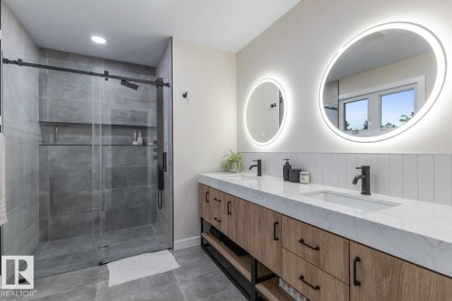 6815 11 Avenue, Edmonton, AB - Indoor Photo Showing Bathroom