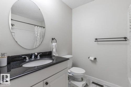 6815 11 Avenue, Edmonton, AB - Indoor Photo Showing Bathroom