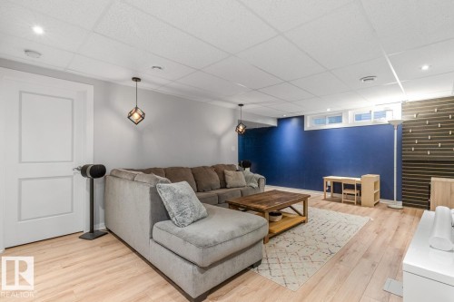 6815 11 Avenue, Edmonton, AB - Indoor