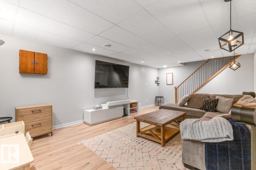 6815 11 Avenue, Edmonton, AB - Indoor