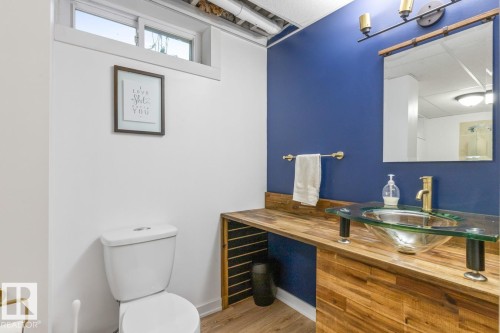 6815 11 Avenue, Edmonton, AB - Indoor Photo Showing Bathroom