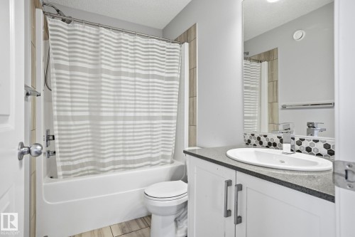 111 3305 Orchards Link, Edmonton, AB - Indoor Photo Showing Bathroom