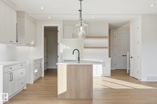 721 Astoria Way, Devon, AB - Indoor Photo Showing Kitchen