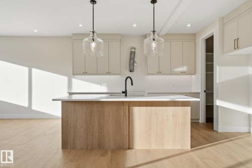 721 Astoria Way, Devon, AB - Indoor Photo Showing Kitchen