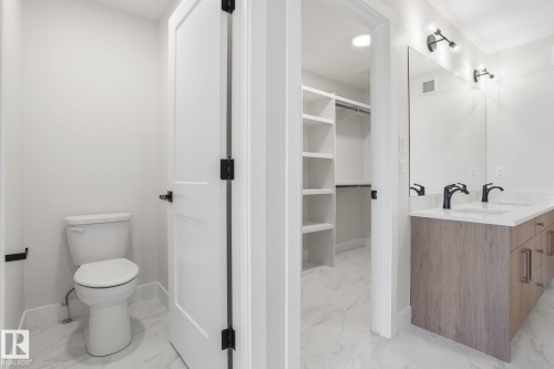 721 Astoria Way, Devon, AB - Indoor Photo Showing Bathroom